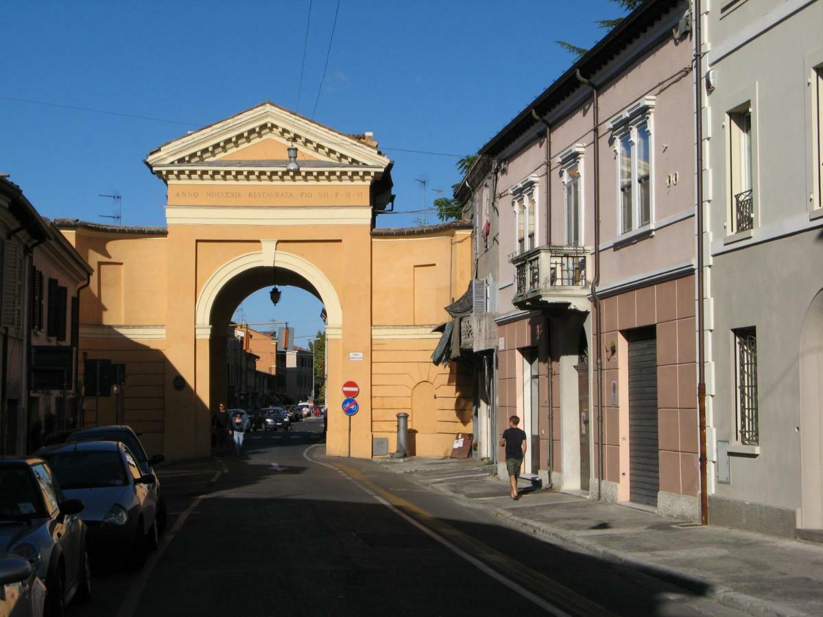 Porta Santi